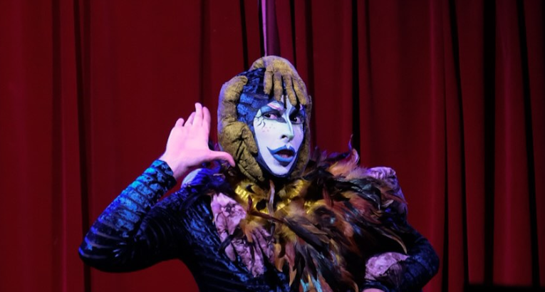 Crash drag performer