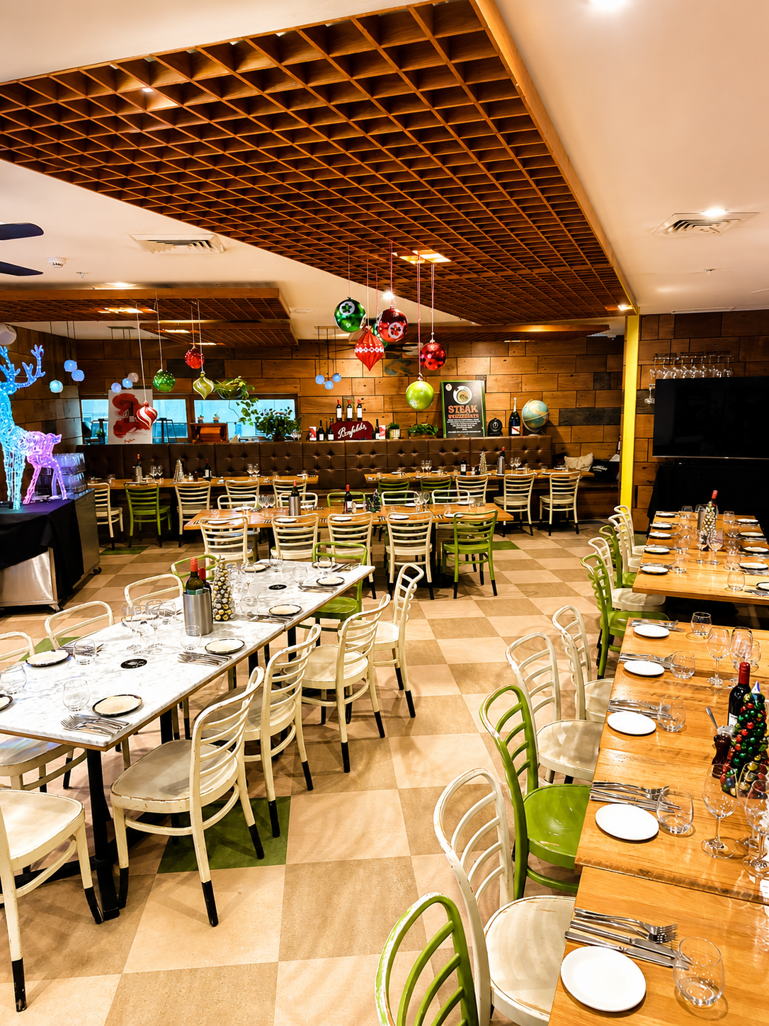 Restaurant group dining layout