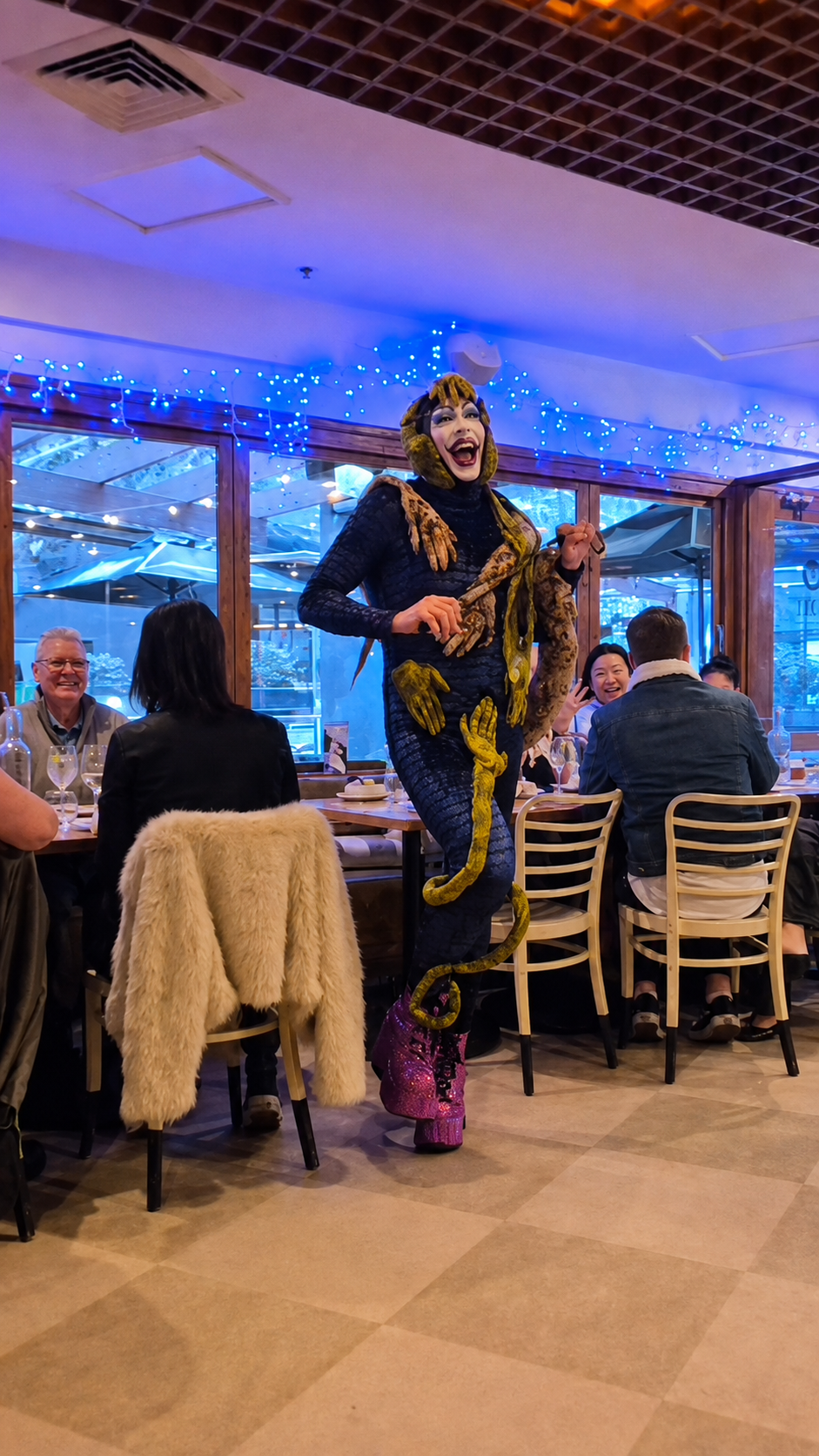 Crash interacting with guests during Sip, Sip Queens at Henry and the Fox